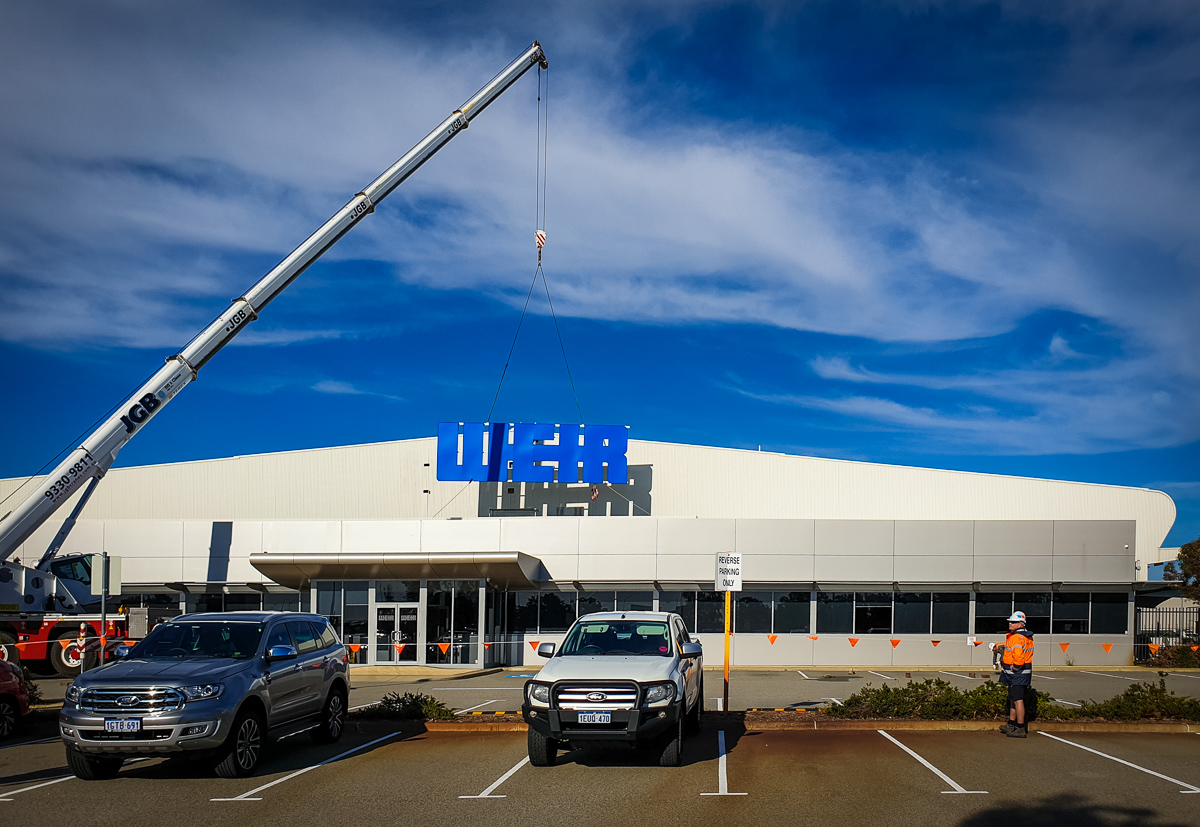 Installing the building signage for Weir Minerals